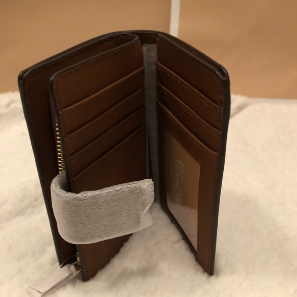 MK Ladies Wallet - Picture 2 of 4